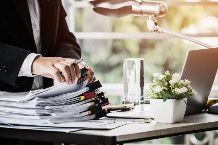 Nettoyage de printemps au bureau à domicile pour améliorer la productivité
